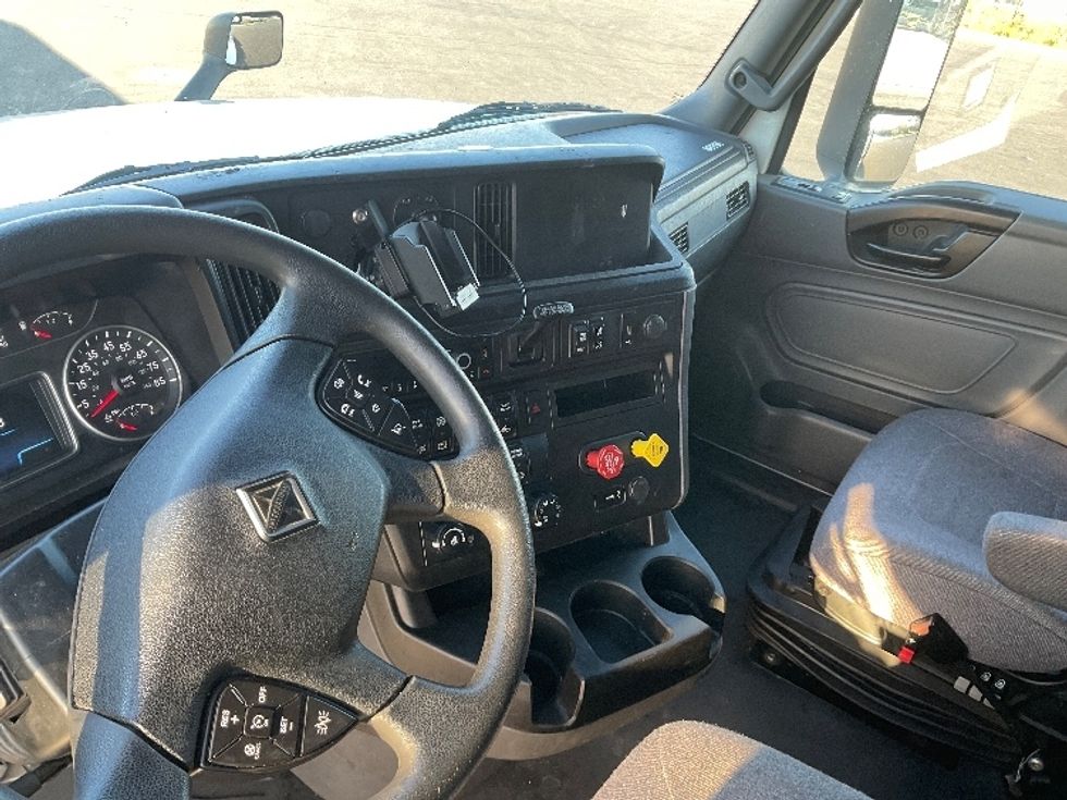 Sleeper Tractor-Heavy Duty Tractors-International-2023-LT625-Stockton-CA-569,103\n\t\tmiles-$ 55,500 - Image 10