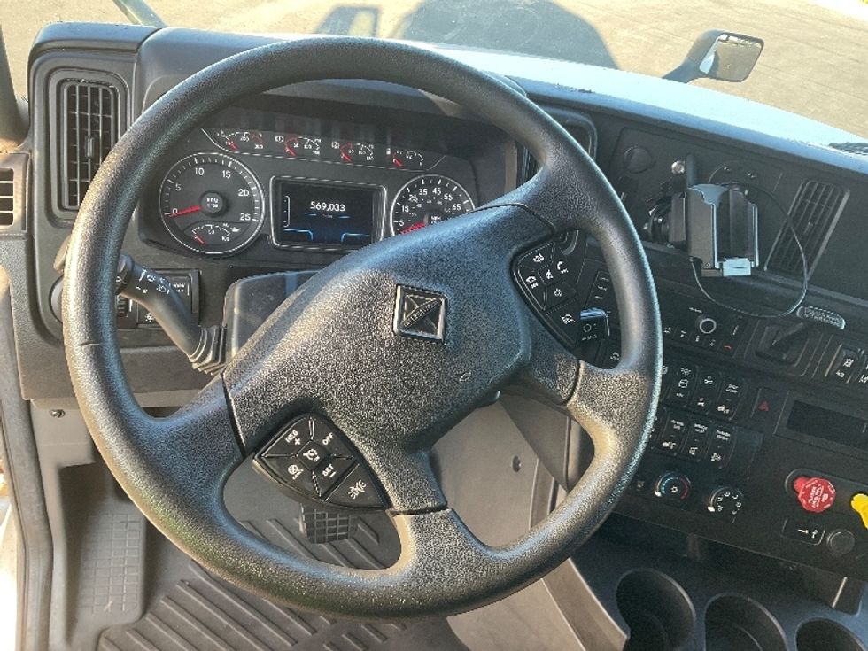 Sleeper Tractor-Heavy Duty Tractors-International-2023-LT625-Stockton-CA-569,103\n\t\tmiles-$ 55,500 - Image 11