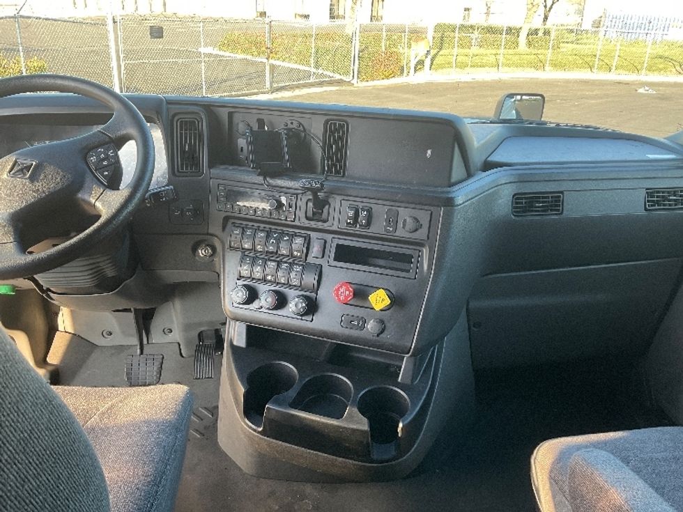 Sleeper Tractor-Heavy Duty Tractors-International-2023-LT625-Stockton-CA-569,103\n\t\tmiles-$ 55,500 - Image 12
