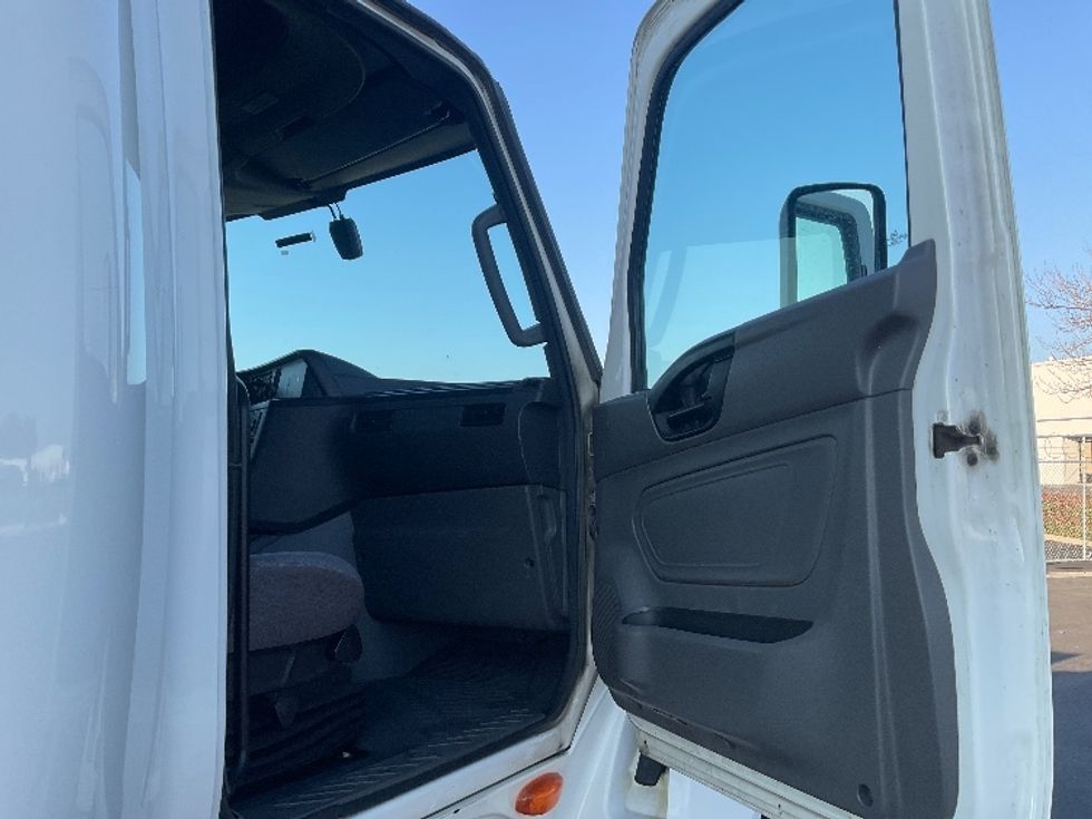 Sleeper Tractor-Heavy Duty Tractors-International-2023-LT625-Stockton-CA-569,103\n\t\tmiles-$ 55,500 - Image 13