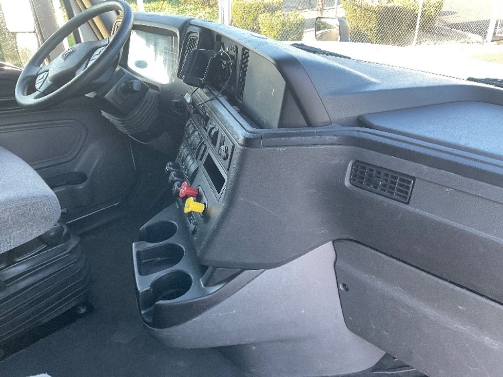 Sleeper Tractor-Heavy Duty Tractors-International-2023-LT625-Stockton-CA-569,103\n\t\tmiles-$ 55,500 - Image 15