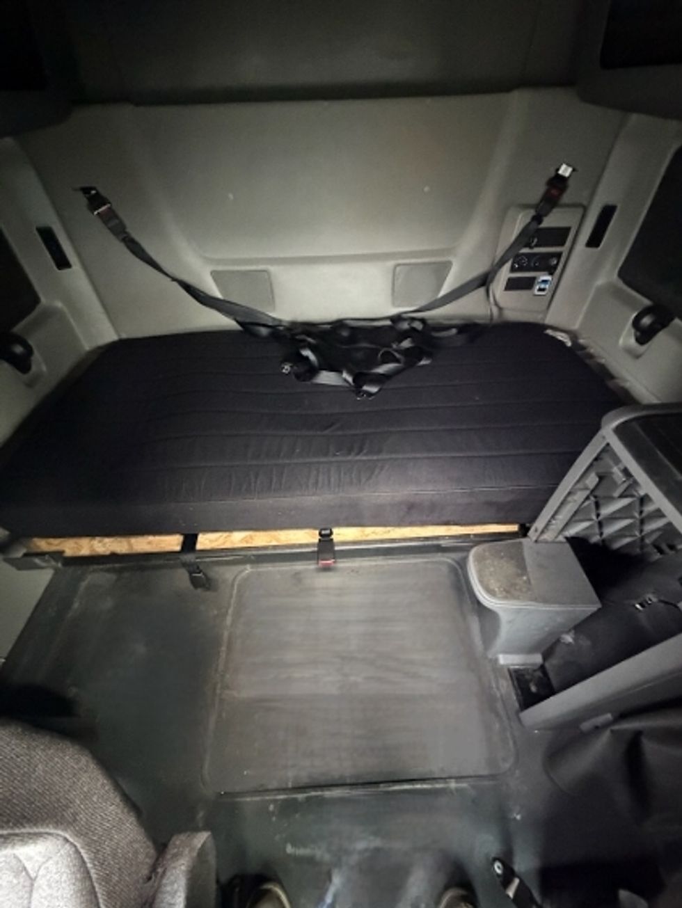 Sleeper Tractor-Heavy Duty Tractors-International-2023-LT625-Stockton-CA-569,103\n\t\tmiles-$ 55,500 - Image 17