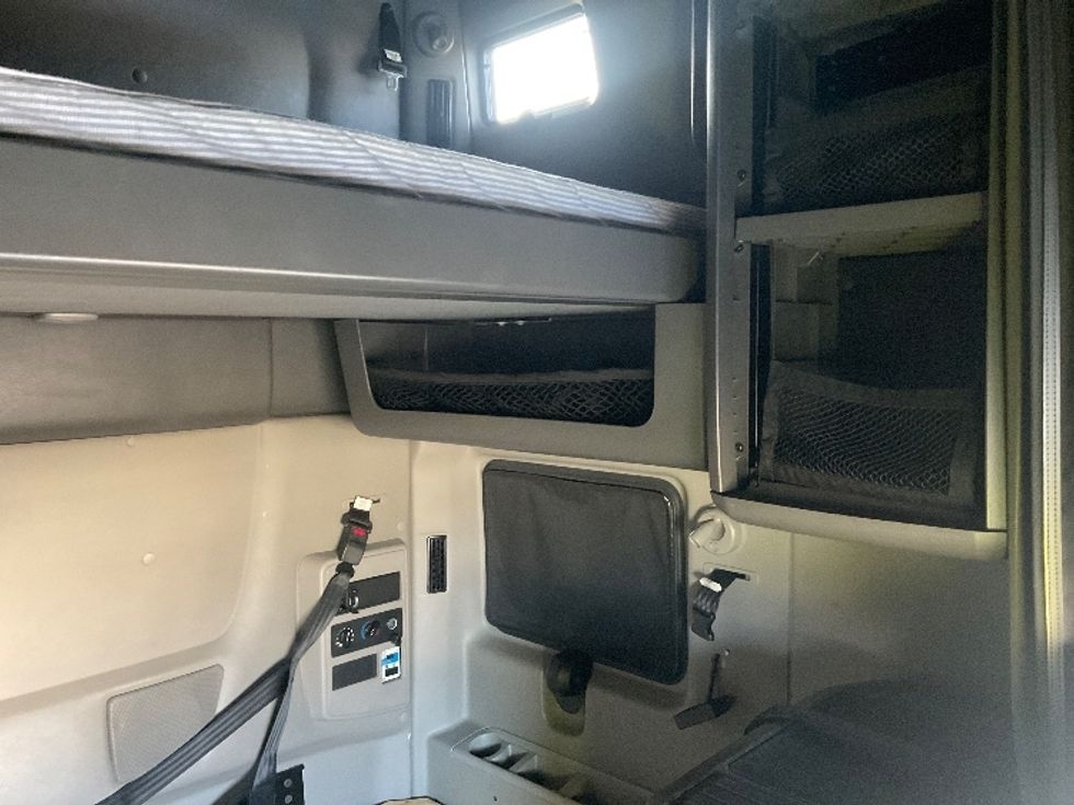 Sleeper Tractor-Heavy Duty Tractors-International-2023-LT625-Stockton-CA-569,103\n\t\tmiles-$ 55,500 - Image 18