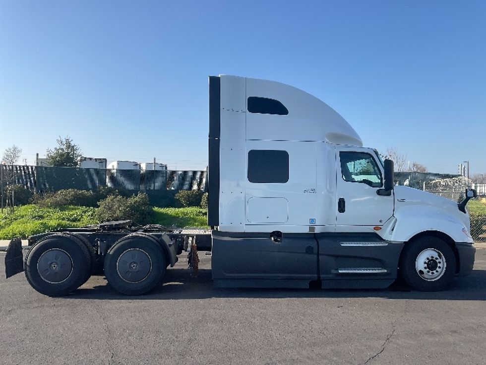 Sleeper Tractor-Heavy Duty Tractors-International-2023-LT625-Stockton-CA-569,103\n\t\tmiles-$ 55,500 - Image 8