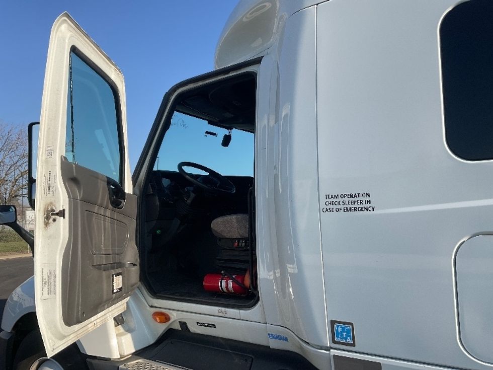 Sleeper Tractor-Heavy Duty Tractors-International-2023-LT625-Stockton-CA-569,103\n\t\tmiles-$ 55,500 - Image 9