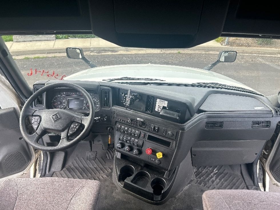 Sleeper Tractor-Heavy Duty Tractors-International-2023-LT625-Stockton-CA-572,708\n\t\tmiles-$ 55,000 - Image 12