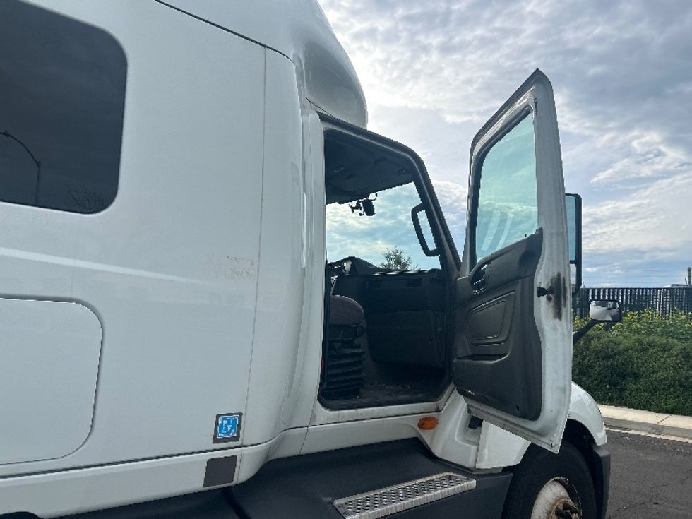 Sleeper Tractor-Heavy Duty Tractors-International-2023-LT625-Stockton-CA-572,708\n\t\tmiles-$ 55,000 - Image 13