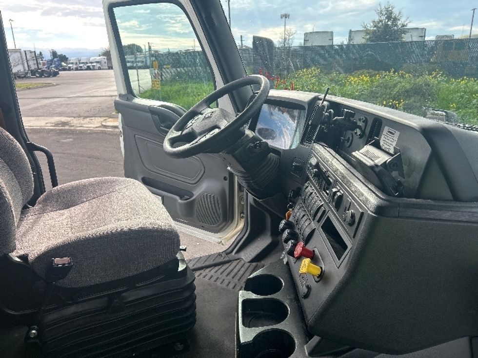 Sleeper Tractor-Heavy Duty Tractors-International-2023-LT625-Stockton-CA-572,708\n\t\tmiles-$ 55,000 - Image 15