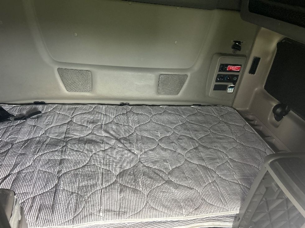 Sleeper Tractor-Heavy Duty Tractors-International-2023-LT625-Stockton-CA-572,708\n\t\tmiles-$ 55,000 - Image 17