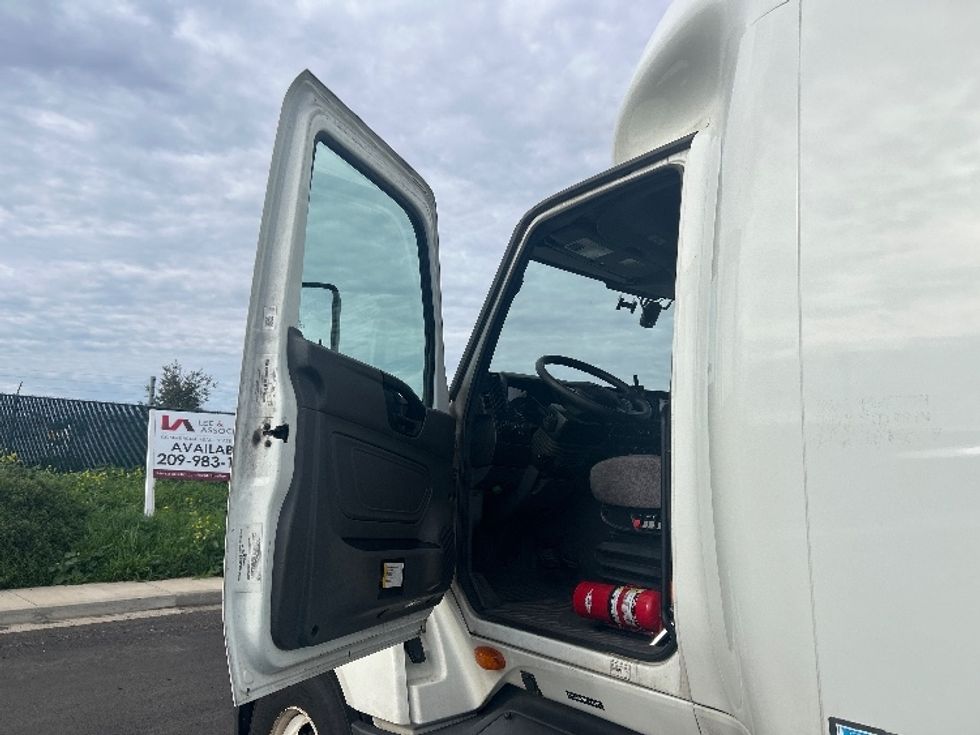 Sleeper Tractor-Heavy Duty Tractors-International-2023-LT625-Stockton-CA-572,708\n\t\tmiles-$ 55,000 - Image 9