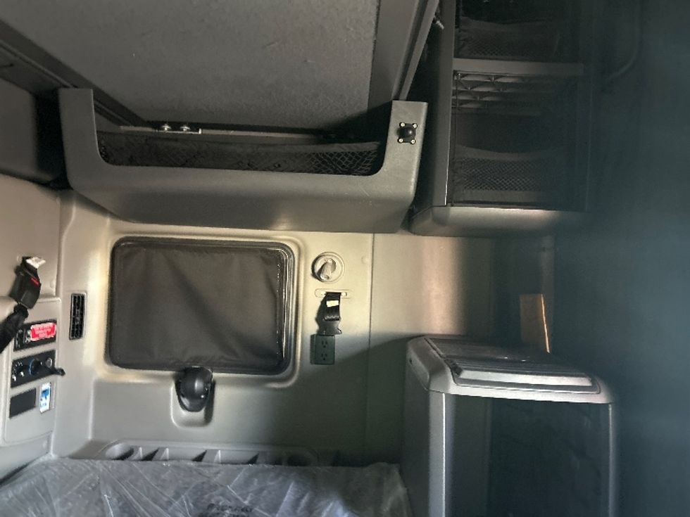 Sleeper Tractor-Heavy Duty Tractors-International-2023-LT625-Stockton-CA-630,768\n\t\tmiles-$ 48,750 - Image 17