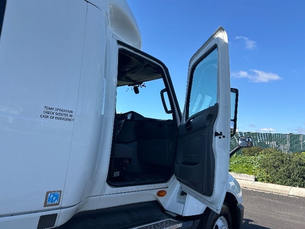 Sleeper Tractor-Heavy Duty Tractors-International-2023-LT625-Stockton-CA-736,978\n\t\tmiles-$ 37,250 - Image 13