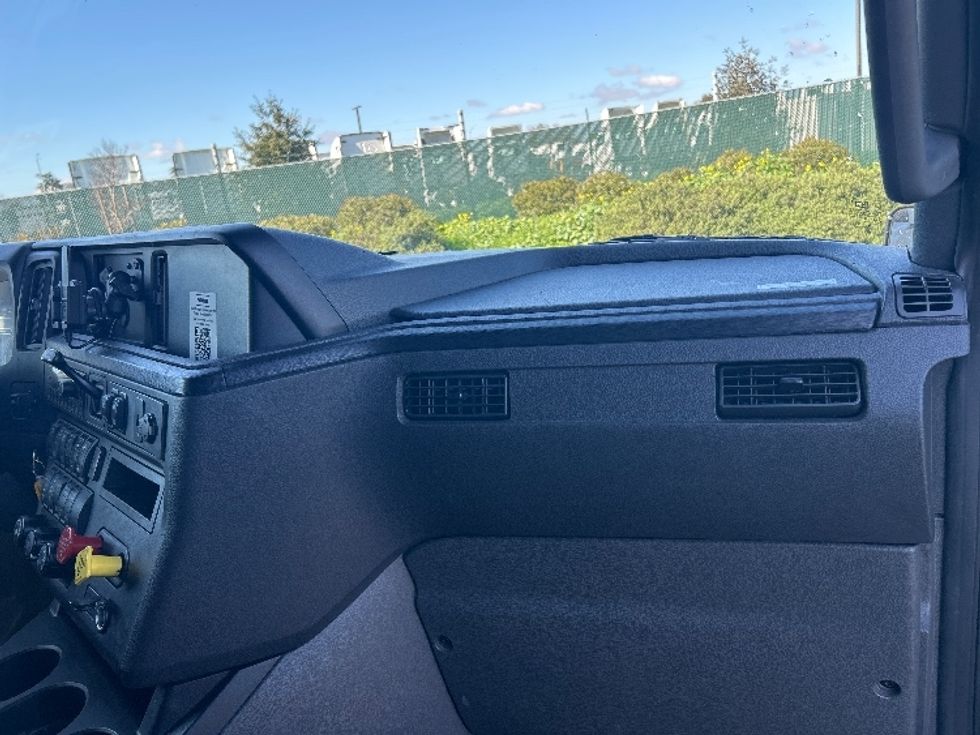 Sleeper Tractor-Heavy Duty Tractors-International-2023-LT625-Stockton-CA-736,978\n\t\tmiles-$ 37,250 - Image 14