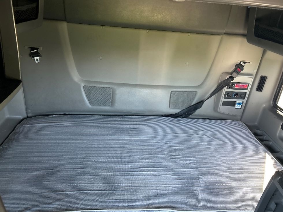 Sleeper Tractor-Heavy Duty Tractors-International-2023-LT625-Stockton-CA-736,978\n\t\tmiles-$ 37,250 - Image 17