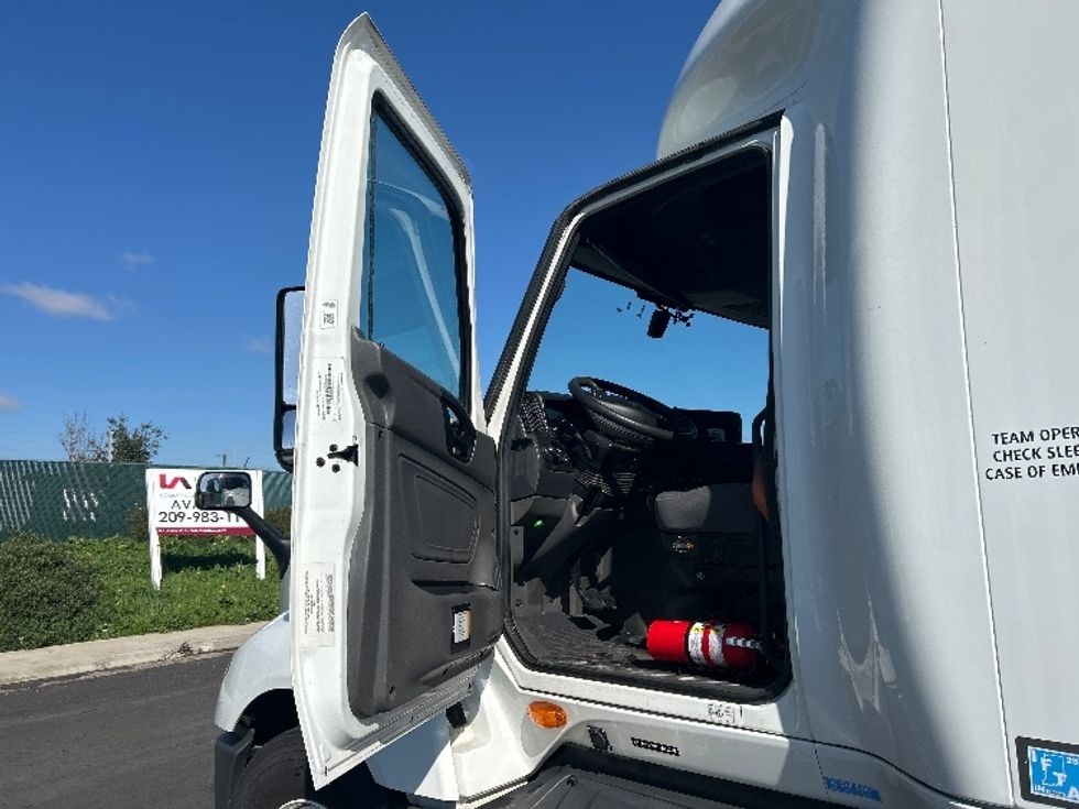 Sleeper Tractor-Heavy Duty Tractors-International-2023-LT625-Stockton-CA-736,978\n\t\tmiles-$ 37,250 - Image 9