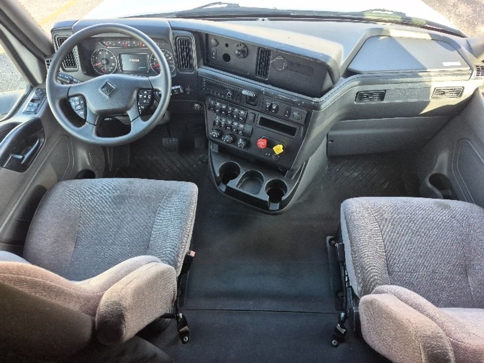 Sleeper Tractor-Heavy Duty Tractors-International-2023-LT625-Sturtevant-WI-618,085\n\t\tmiles-$ 42,000 - Image 11