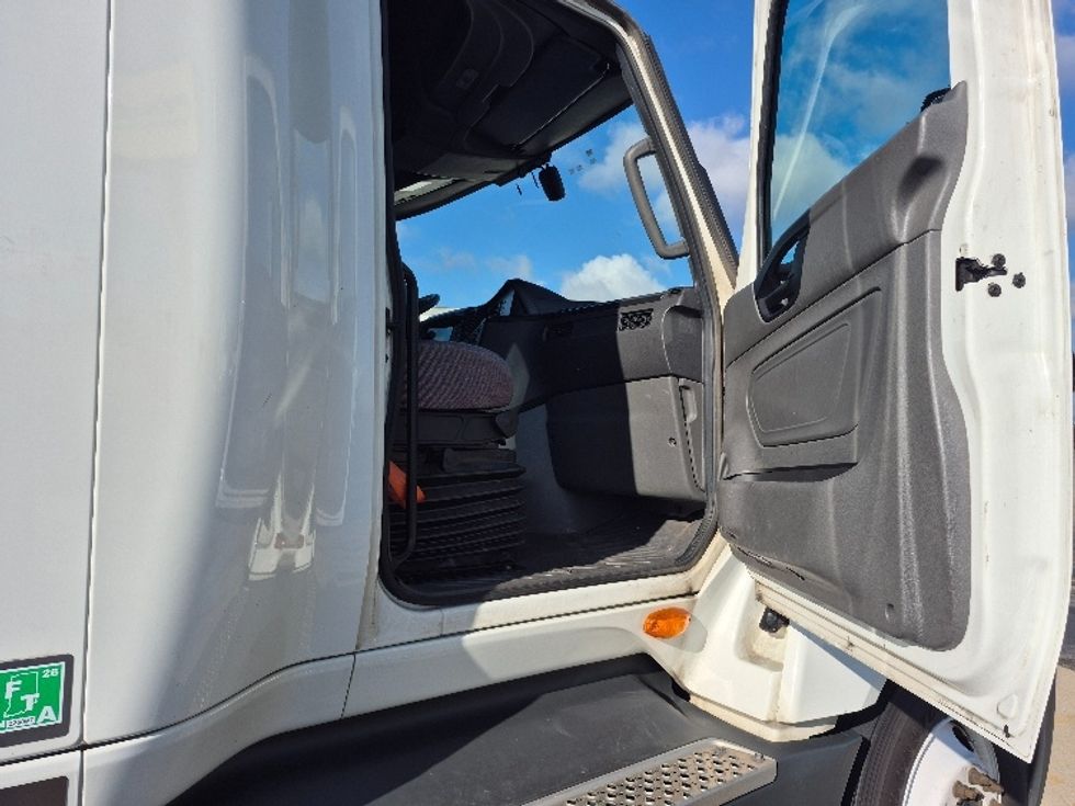 Sleeper Tractor-Heavy Duty Tractors-International-2023-LT625-Sturtevant-WI-618,085\n\t\tmiles-$ 42,000 - Image 12