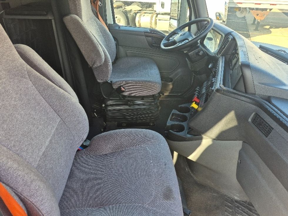 Sleeper Tractor-Heavy Duty Tractors-International-2023-LT625-Sturtevant-WI-618,085\n\t\tmiles-$ 42,000 - Image 14