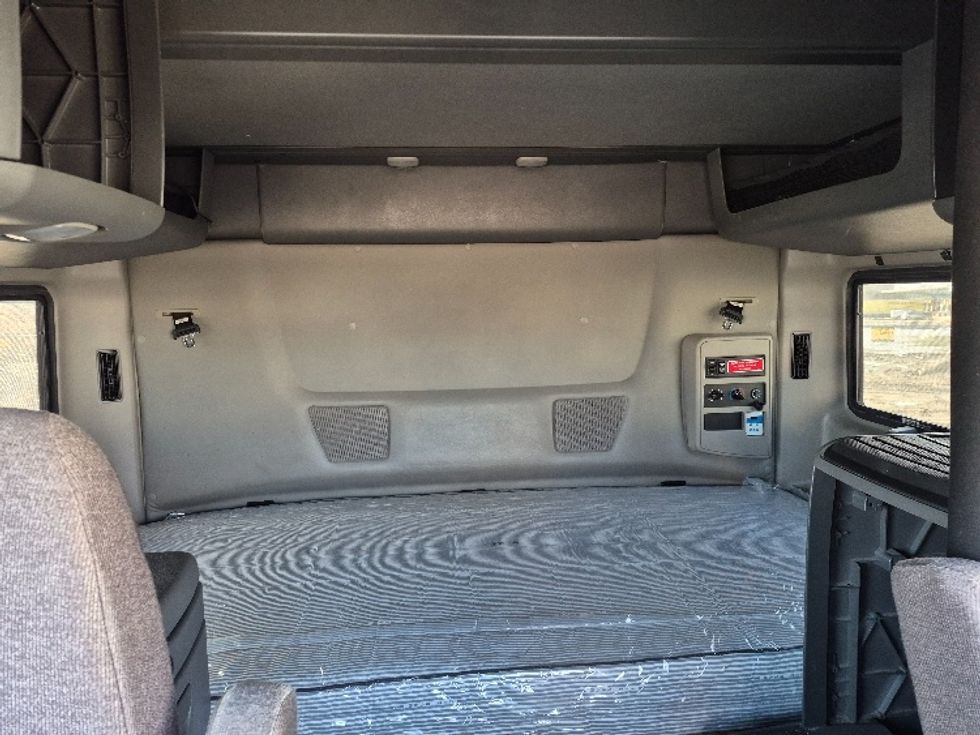 Sleeper Tractor-Heavy Duty Tractors-International-2023-LT625-Sturtevant-WI-618,085\n\t\tmiles-$ 42,000 - Image 15