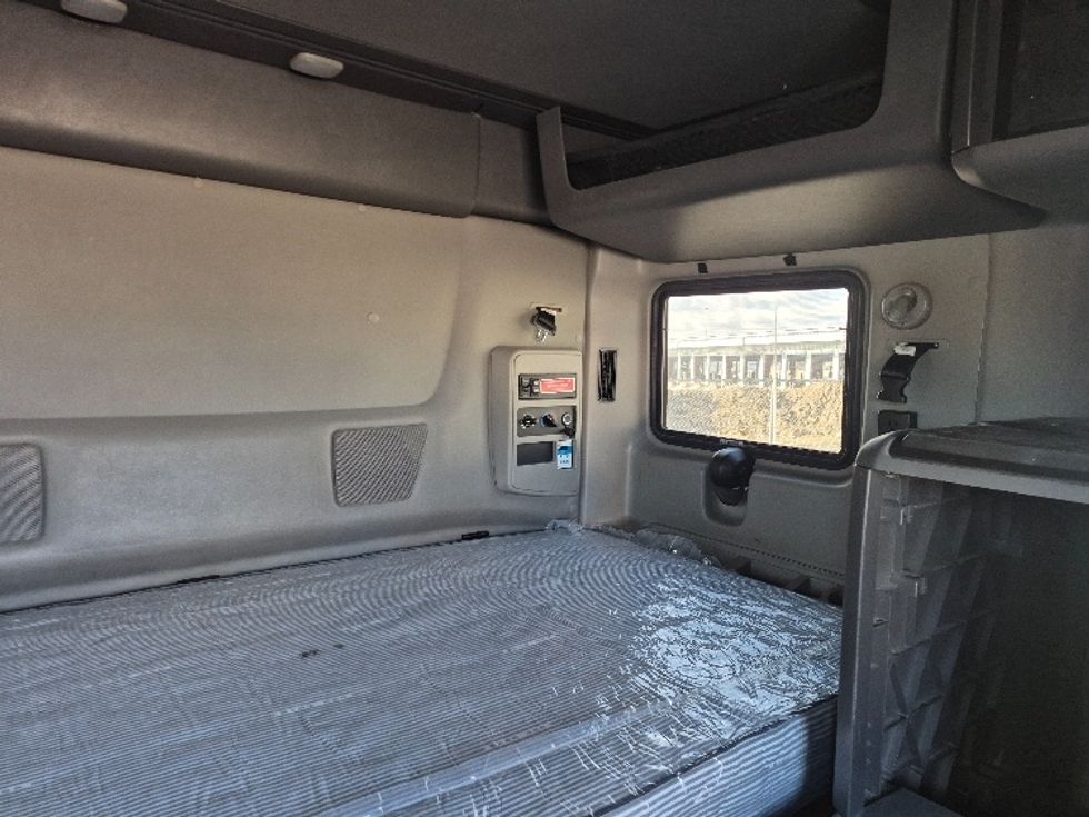 Sleeper Tractor-Heavy Duty Tractors-International-2023-LT625-Sturtevant-WI-618,085\n\t\tmiles-$ 42,000 - Image 16