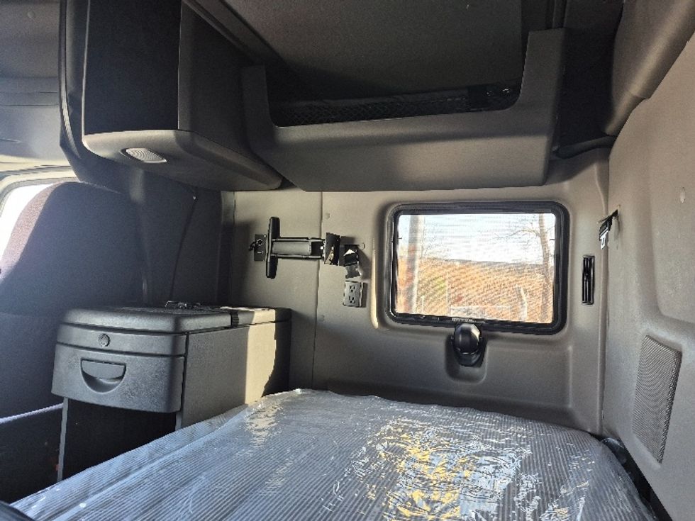 Sleeper Tractor-Heavy Duty Tractors-International-2023-LT625-Sturtevant-WI-618,085\n\t\tmiles-$ 42,000 - Image 18