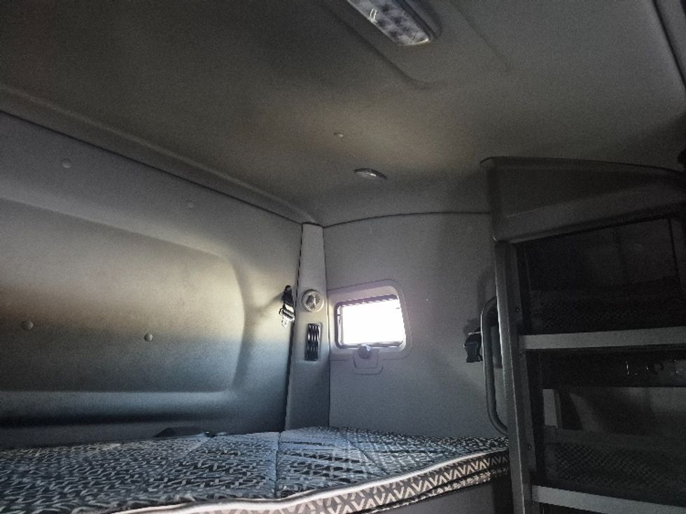 Sleeper Tractor-Heavy Duty Tractors-International-2023-LT625-Sturtevant-WI-618,085\n\t\tmiles-$ 42,000 - Image 22