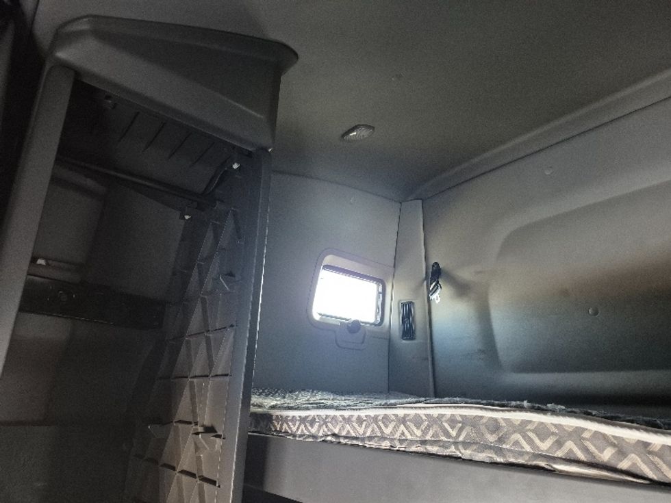 Sleeper Tractor-Heavy Duty Tractors-International-2023-LT625-Sturtevant-WI-618,085\n\t\tmiles-$ 42,000 - Image 23