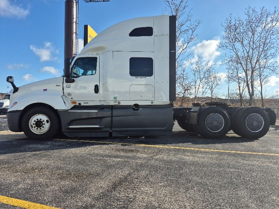 Sleeper Tractor-Heavy Duty Tractors-International-2023-LT625-Sturtevant-WI-618,085\n\t\tmiles-$ 42,000 - Image 4