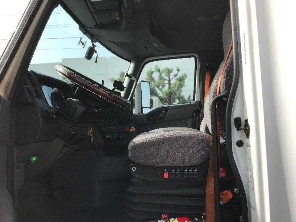 Sleeper Tractor-Heavy Duty Tractors-International-2023-LT625-Torrance-CA-380,145\n\t\tmiles-$ 76,000 - Image 10