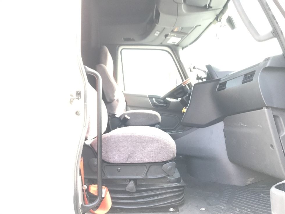 Sleeper Tractor-Heavy Duty Tractors-International-2023-LT625-Torrance-CA-380,145\n\t\tmiles-$ 76,000 - Image 15