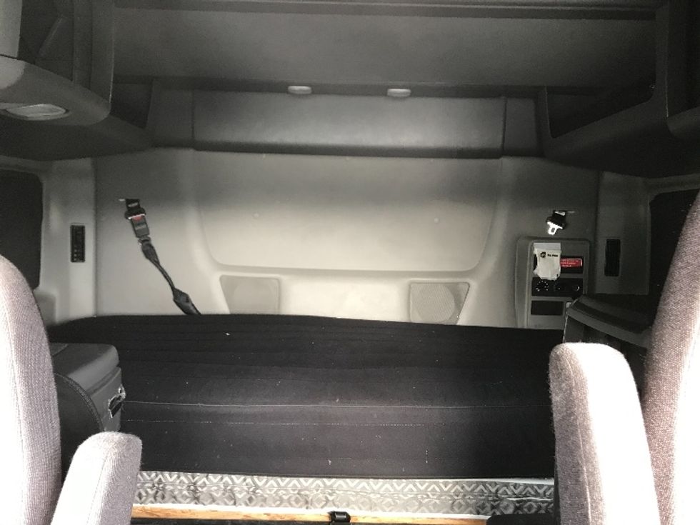 Sleeper Tractor-Heavy Duty Tractors-International-2023-LT625-Torrance-CA-380,145\n\t\tmiles-$ 76,000 - Image 16