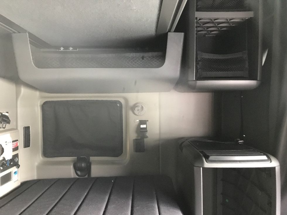 Sleeper Tractor-Heavy Duty Tractors-International-2023-LT625-Torrance-CA-380,145\n\t\tmiles-$ 76,000 - Image 18