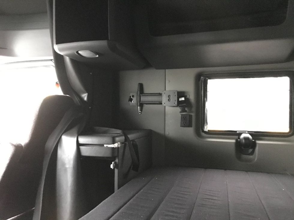 Sleeper Tractor-Heavy Duty Tractors-International-2023-LT625-Torrance-CA-437,894\n\t\tmiles-$ 69,500 - Image 19