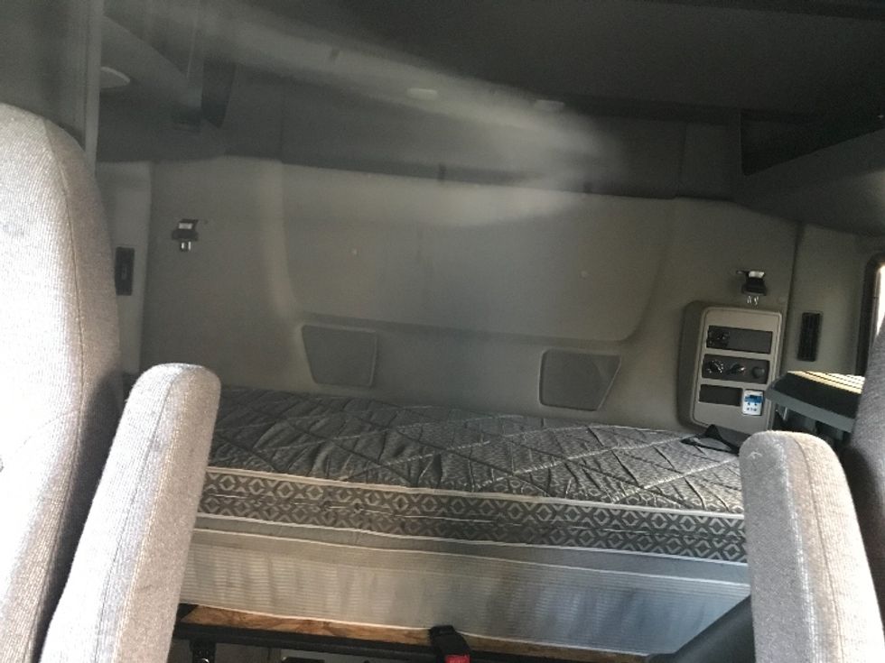 Sleeper Tractor-Heavy Duty Tractors-International-2023-LT625-Torrance-CA-465,372\n\t\tmiles-$ 66,500 - Image 16