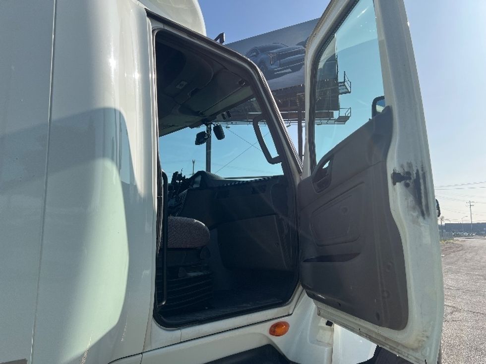 Sleeper Tractor-Heavy Duty Tractors-International-2023-LT625-Torrance-CA-528,551\n\t\tmiles-$ 59,750 - Image 13
