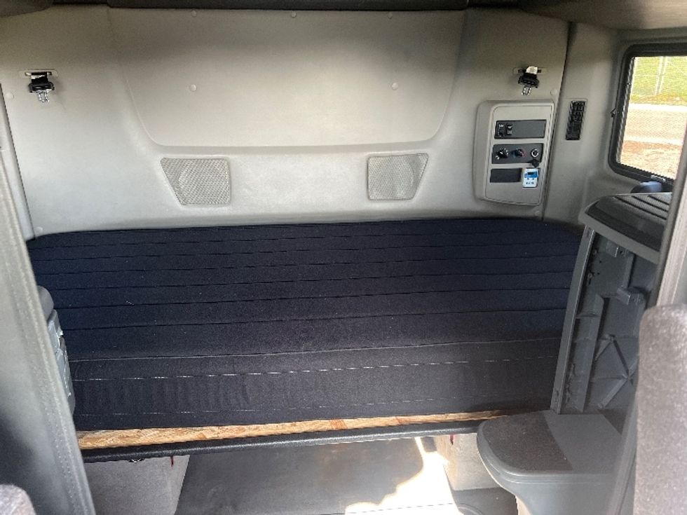 Sleeper Tractor-Heavy Duty Tractors-International-2023-LT625-Torrance-CA-528,551\n\t\tmiles-$ 59,750 - Image 16