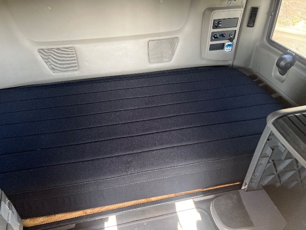 Sleeper Tractor-Heavy Duty Tractors-International-2023-LT625-Torrance-CA-528,551\n\t\tmiles-$ 59,750 - Image 17