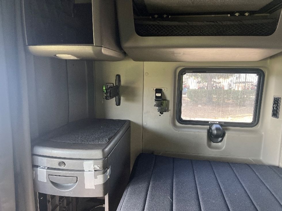 Sleeper Tractor-Heavy Duty Tractors-International-2023-LT625-Torrance-CA-528,551\n\t\tmiles-$ 59,750 - Image 19