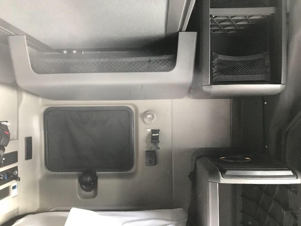 Sleeper Tractor-Heavy Duty Tractors-International-2023-LT625-Torrance-CA-531,216\n\t\tmiles-$ 59,500 - Image 18