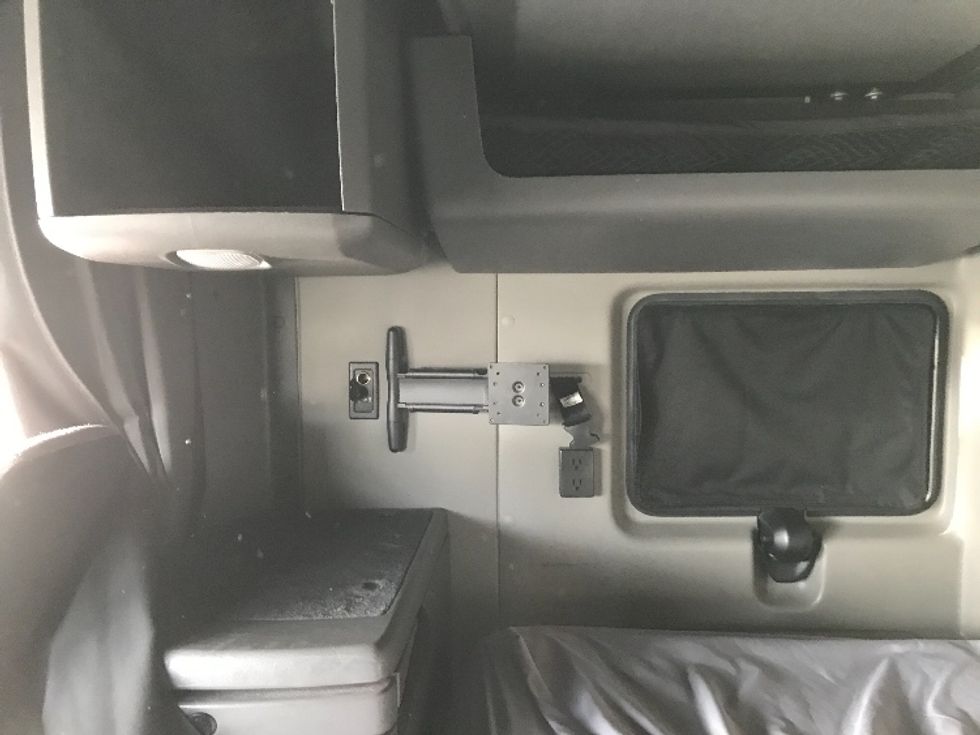 Sleeper Tractor-Heavy Duty Tractors-International-2023-LT625-Torrance-CA-531,216\n\t\tmiles-$ 59,500 - Image 19