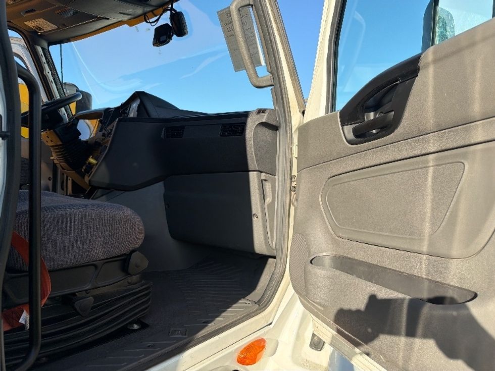 Sleeper Tractor-Heavy Duty Tractors-International-2023-LT625-Torrance-CA-541,388\n\t\tmiles-$ 58,500 - Image 13