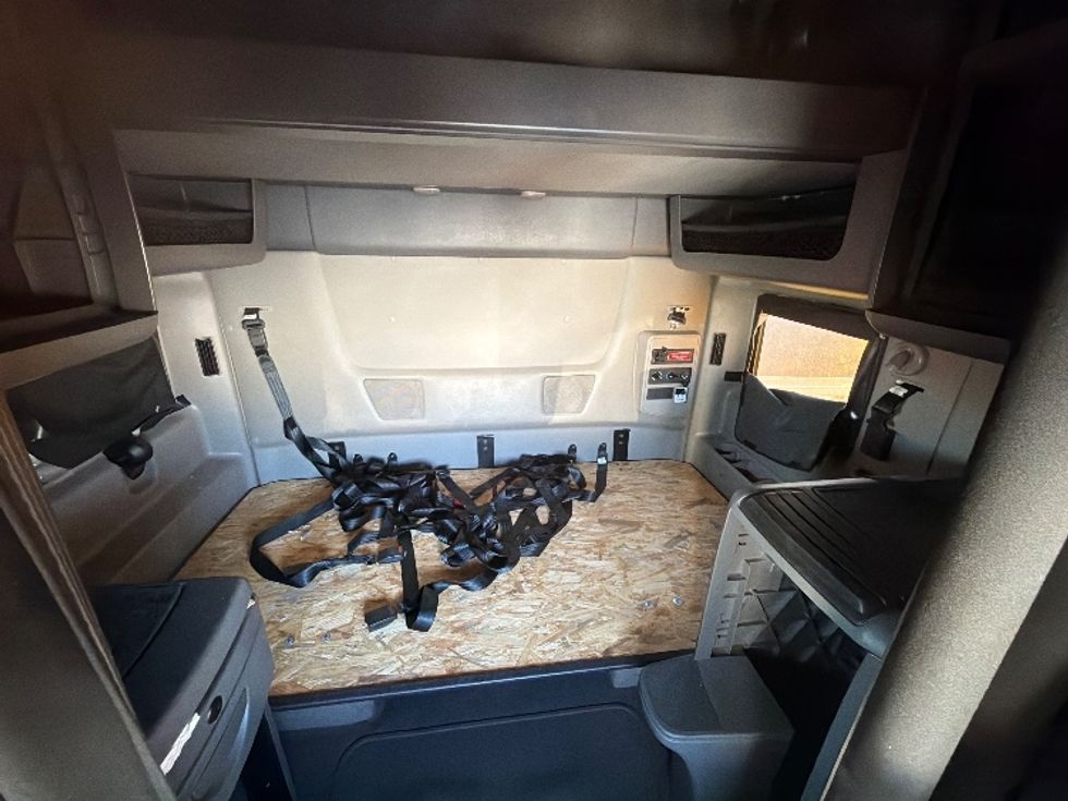 Sleeper Tractor-Heavy Duty Tractors-International-2023-LT625-Torrance-CA-541,388\n\t\tmiles-$ 58,500 - Image 16