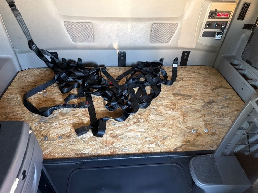 Sleeper Tractor-Heavy Duty Tractors-International-2023-LT625-Torrance-CA-541,388\n\t\tmiles-$ 58,500 - Image 17