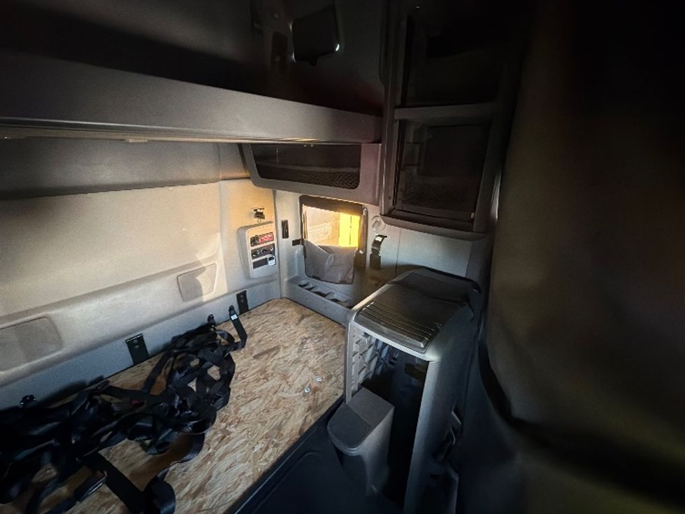 Sleeper Tractor-Heavy Duty Tractors-International-2023-LT625-Torrance-CA-541,388\n\t\tmiles-$ 58,500 - Image 18