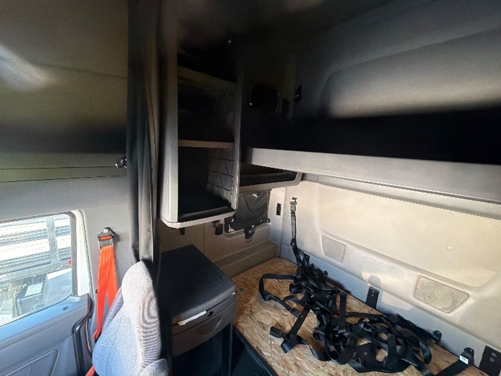 Sleeper Tractor-Heavy Duty Tractors-International-2023-LT625-Torrance-CA-541,388\n\t\tmiles-$ 58,500 - Image 19