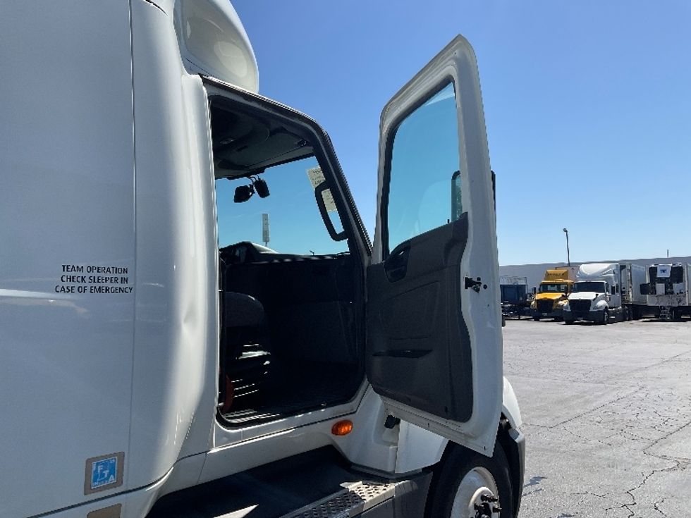 Sleeper Tractor-Heavy Duty Tractors-International-2023-LT625-Torrance-CA-578,455\n\t\tmiles-$ 54,250 - Image 13