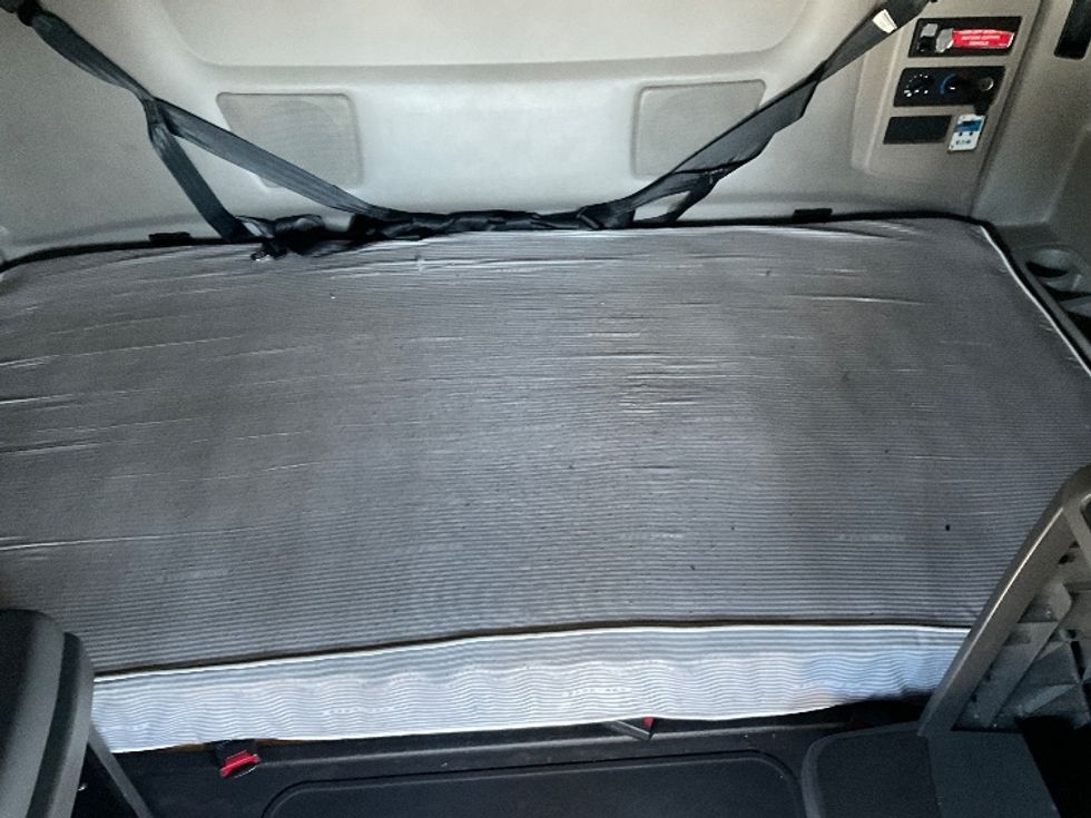 Sleeper Tractor-Heavy Duty Tractors-International-2023-LT625-Torrance-CA-578,455\n\t\tmiles-$ 54,250 - Image 17