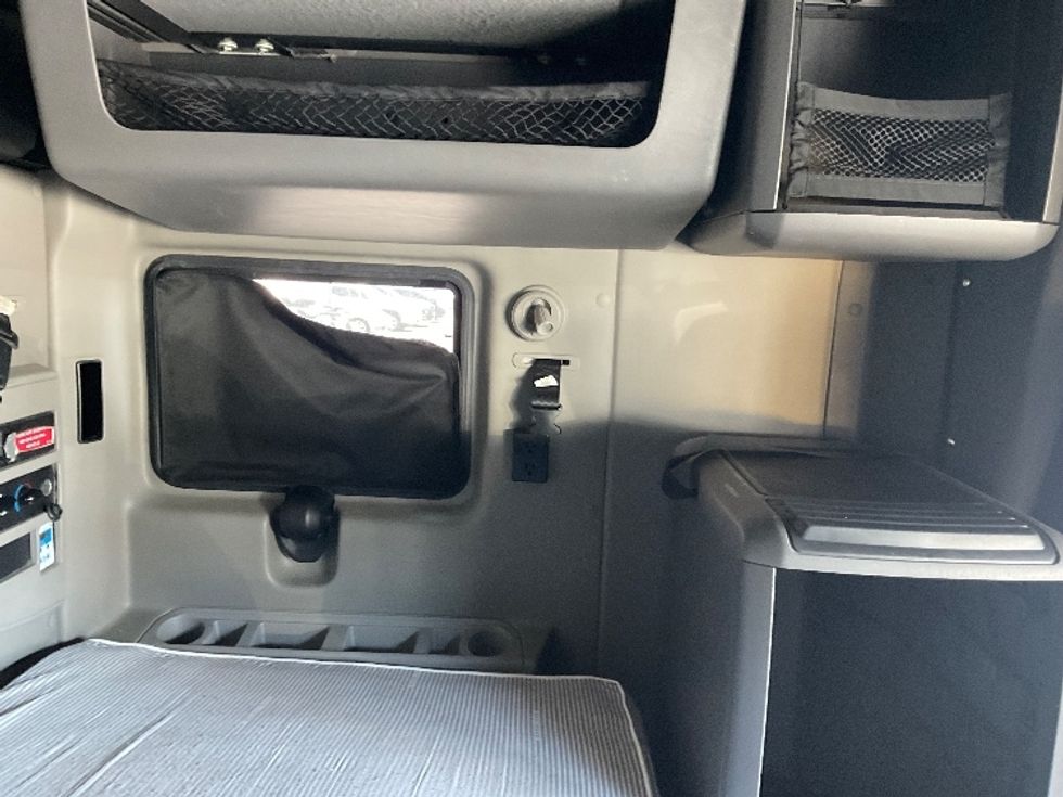 Sleeper Tractor-Heavy Duty Tractors-International-2023-LT625-Torrance-CA-578,455\n\t\tmiles-$ 54,250 - Image 18