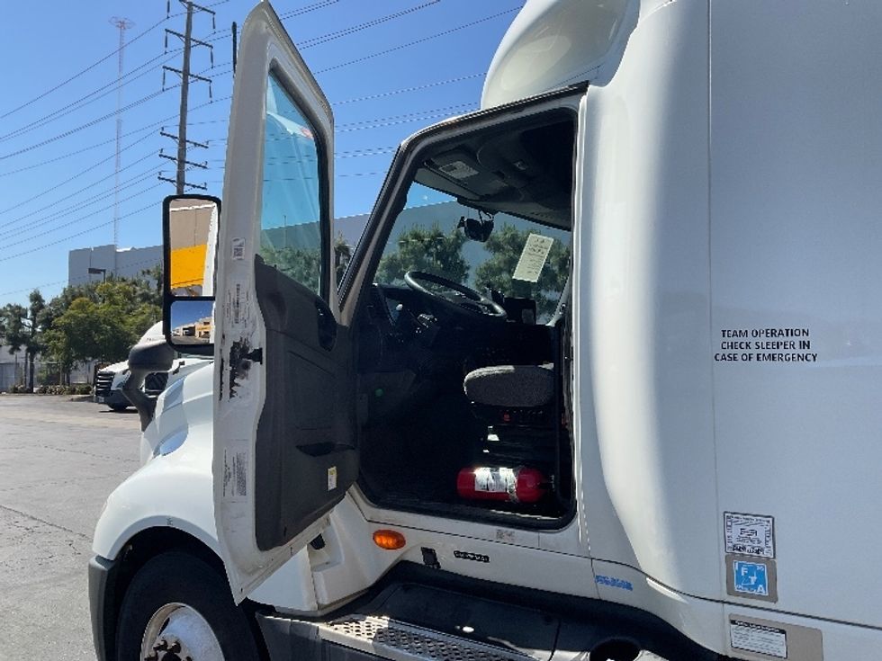 Sleeper Tractor-Heavy Duty Tractors-International-2023-LT625-Torrance-CA-578,455\n\t\tmiles-$ 54,250 - Image 9