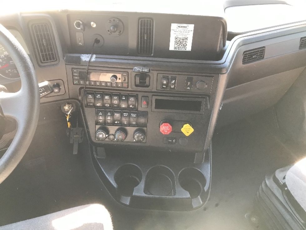 Sleeper Tractor-Heavy Duty Tractors-International-2023-LT625-Torrance-CA-627,591\n\t\tmiles-$ 49,000 - Image 12